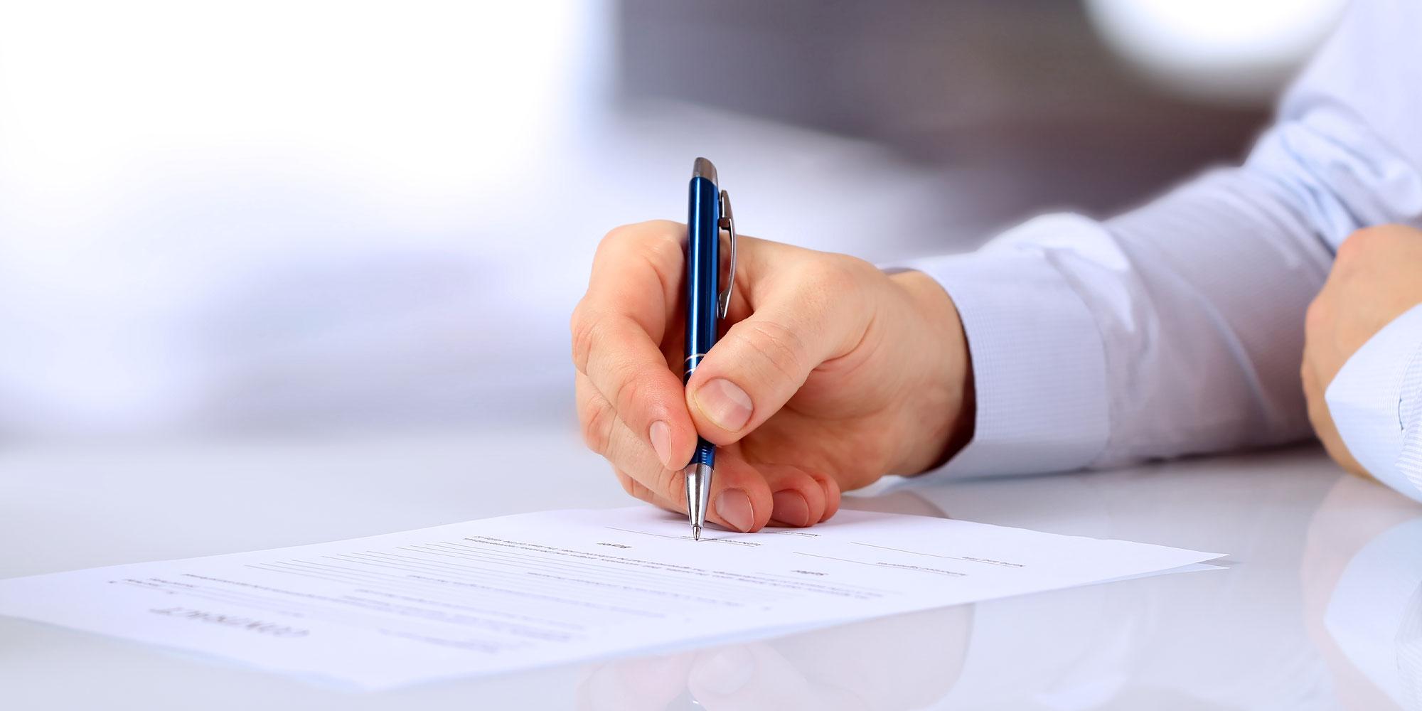 filling-out-doctor-referring-form
